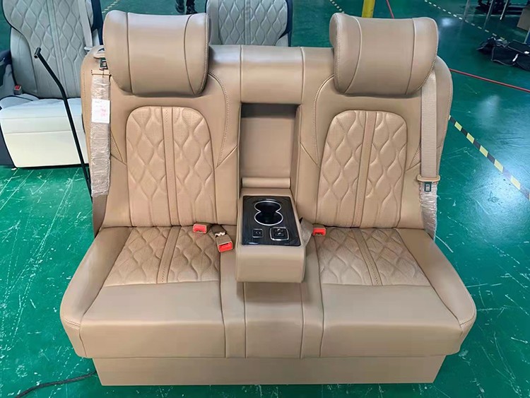 Luxury rear seats with center armrest