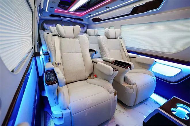 Nadogradnje unutrašnjosti Toyote Hiace s devet sjedala uključujući sjedala, k...