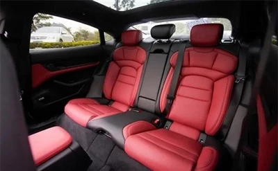 Porsche Taycan Modificirana crna i crvena kožna unutrašnjost