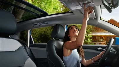 Možete li u svoj automobil ugraditi krovni otvor